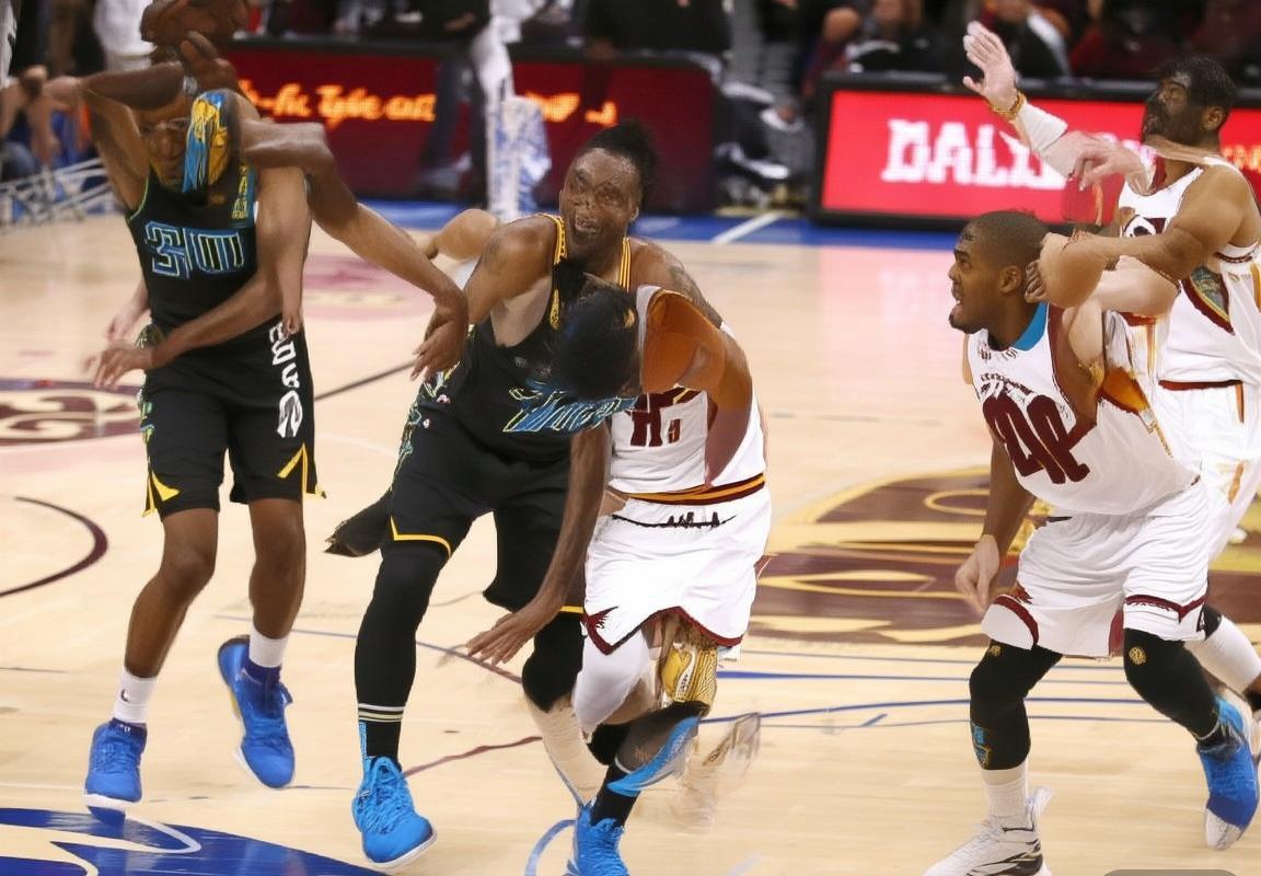 2018NBA骑士黄蜂巅峰对决：勒布朗VS沃克，战术智慧与角色球员风采(图4)